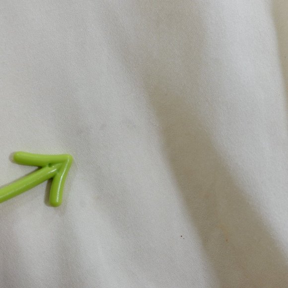 Uniqlo Top Womens Size Medium V‎ Neck Tank Casual Flowy Pleated Yellow Light - Picture 8 of 11